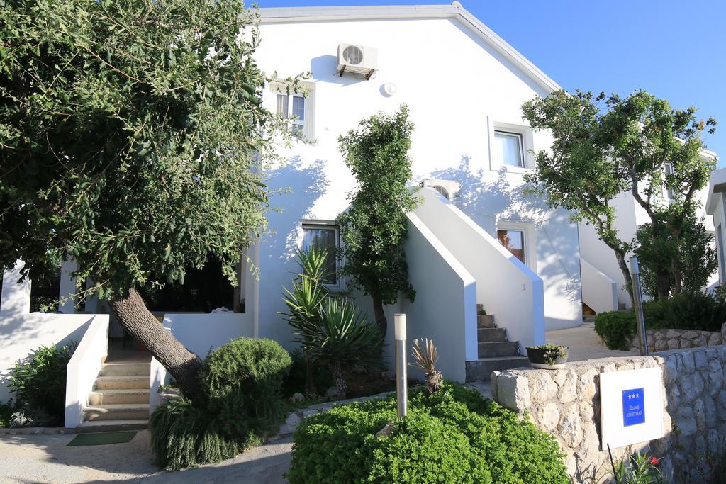 Apartments Silva Новаля Екстериор снимка